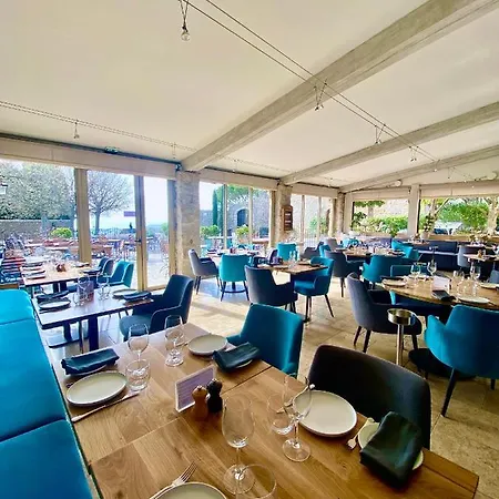 Du Vieux Chateau 3*