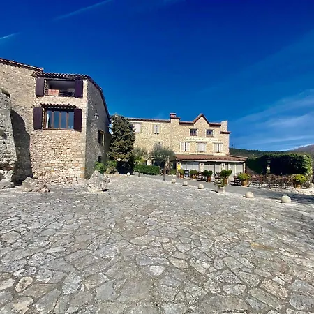 Du Vieux Chateau Hotel