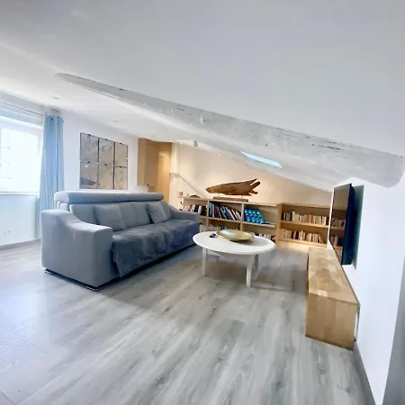 Du Vieux Chateau 3*